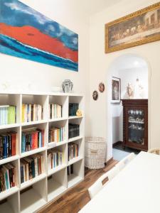 The library in Az apartmant