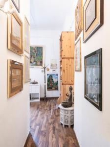 A kitchen or kitchenette at Central Apartment in Trastevere