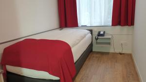Postel nebo postele na pokoji v ubytování Hotel Balsthal
