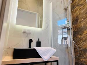 Um banheiro em ZEUS Design Apartment Erlach #37