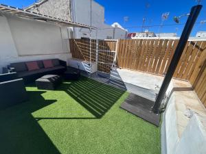 Patio alebo iná vonkajšia časť ubytovania GATU PREMIUM Villa Galeona, con terraza chillout privada