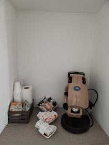 a hair dryer sitting in a corner of a room at Poggio Fiorito in Porto Cesareo