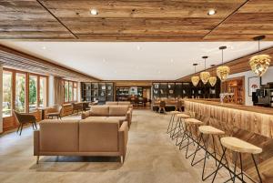 Ein Sitzbereich in der Unterkunft ADLER HÄUSERN Gourmet & Spa Hotel