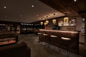 Lounge oder Bar in der Unterkunft ADLER HÄUSERN Gourmet & Spa Hotel