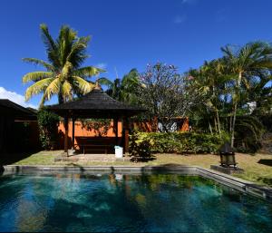 Bazén v ubytovaní Elegant Villa Bali style in Blue Bay alebo v jeho blízkosti