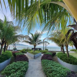 Κήπος έξω από το Kuantan Imperium seaview cityview by Avenzee +99 φωτογραφίες