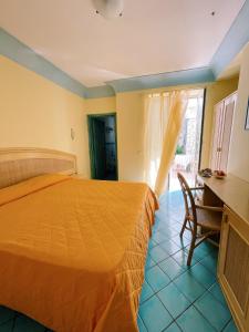 Postel nebo postele na pokoji v ubytování Hotel Lord Byron