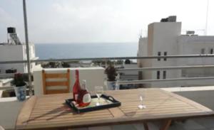 A balcony or terrace at Comfy Apartment near the Sea
