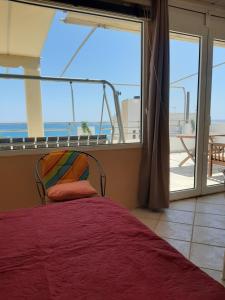 A balcony or terrace at Comfy Apartment near the Sea
