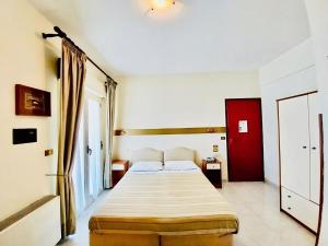 Letto o letti in una camera di Albergo delle Rose