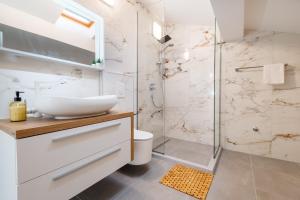 Koupelna v ubytování Apartment Familia + 24 fotografií