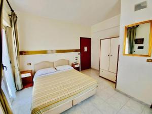 Letto o letti in una camera di Albergo delle Rose