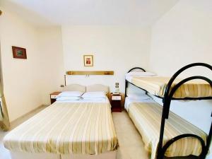 Letto o letti in una camera di Albergo delle Rose