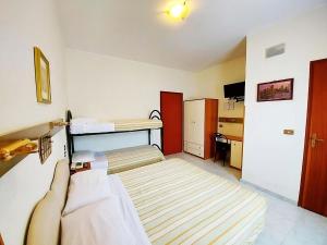 Letto o letti in una camera di Albergo delle Rose