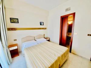 Letto o letti in una camera di Albergo delle Rose