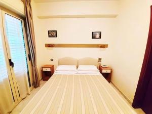 Letto o letti in una camera di Albergo delle Rose