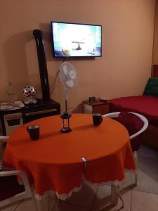 A television and/or entertainment centre at Comfy Apartment near the Sea