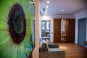 a living room with a sunflower painting on the wall at New Egreta Resort in Dunavăţu de Jos