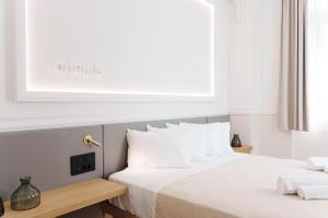 Posteľ alebo postele v izbe v ubytovaní Agora Athens Suites