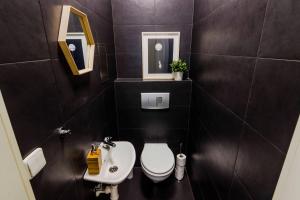 Koupelna v ubytování Charming Apartments Prague by Michal&Friends