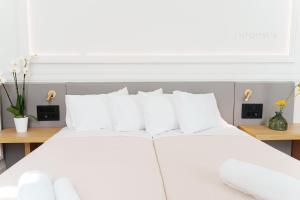 Posteľ alebo postele v izbe v ubytovaní Agora Athens Suites