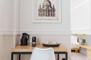 Príslušenstvo na prípravu kávy alebo čaju v ubytovaní Agora Athens Suites