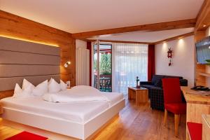 Postel nebo postele na pokoji v ubytování Wellnesshotel Ludinmühle + 20 fotografií