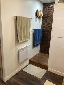 a bathroom with a walk in shower and towels at LE CAP - bungalow vue mer et colline - Hauteur de Cassis in Cassis +9 photos