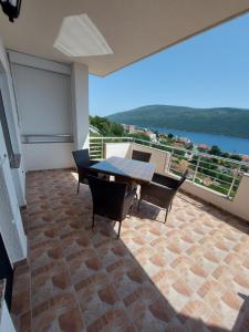 Balkon atau teras di MANONI APARTMANI