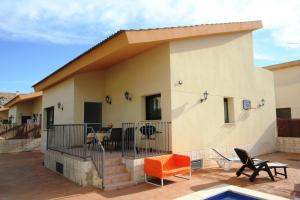 Casa con patio y piscina en Riumar 'Mar i Cel', 220m to beach, private pool, On-Site-Service, dog beach, en Riumar