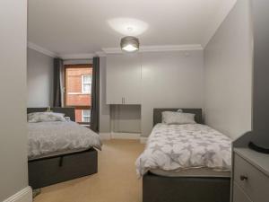 Ένα ή περισσότερα κρεβάτια σε δωμάτιο στο Townbridge Apartment