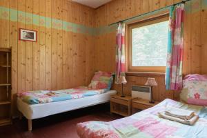 Llit o llits en una habitació de Domek Kaszuby