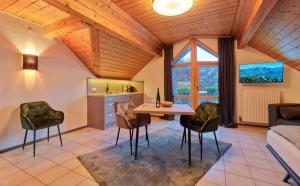 Gallery image of Weingut & Gästehaus Schumann in Lieser +14 photos