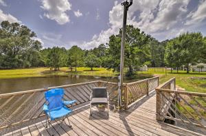 Gallery image of Lakefront Cabin with Access to 2 Paddleboats! in Woodville