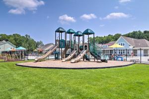 Ο χώρος παιχνιδιού για παιδιά στο Porch and Pool Access Millville Townhome!