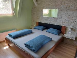 Posteľ alebo postele v izbe v ubytovaní Corner Apartman 5
