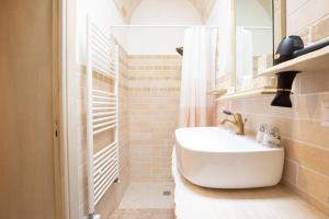 Koupelna v ubytování Trullo Arteanima + 22 fotografií