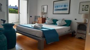 A bed or beds in a room at My b&b - Strada Vecchia del Pinocchio 3/B