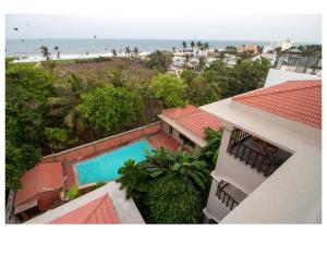 Tầm nhìn ra hồ bơi gần/tại Costa Verde Luxury Seafront Villa