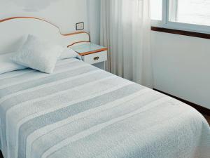 Postel nebo postele na pokoji v ubytování Hostal J.B + 30 fotografií