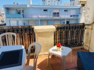 "Studio ensoleille a deux pas des plages avec terrasse privee !"