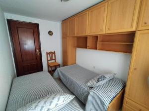 Ένα ή περισσότερα κρεβάτια σε δωμάτιο στο Piso en Conil, 1º linea de playa con Wifi gratis