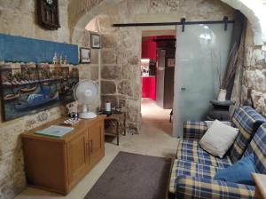 Η κουζίνα ή μικρή κουζίνα στο Unique House of Character in centre of Mosta