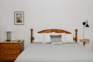 Postel nebo postele na pokoji v ubytování Blue Moon Motel