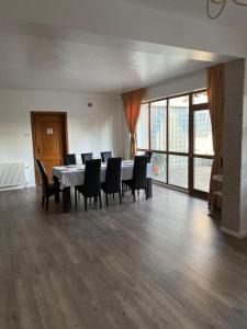 a dining room with a table and chairs at Vila TeoNa in Topliţa