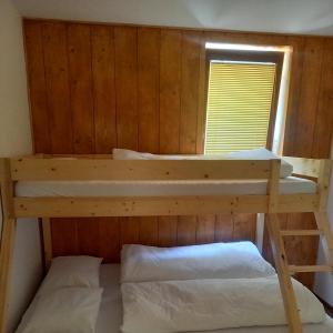 Posteľ alebo postele v izbe v ubytovaní Apartmany Milano s výrivkou a terasou