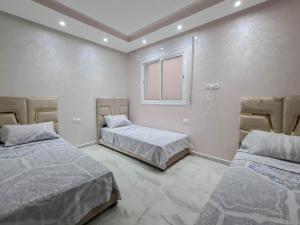 Postel nebo postele na pokoji v ubytování Immeuble Familial Imad