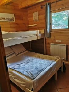 a bedroom with two bunk beds in a cabin at Chalet Mataya à la Joue du Loup in Le Dévoluy
