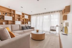 Posedenie v ubytovaní Appartement spacieux et moderne 4 chambres à 5mn à pieds République