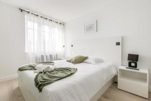 Posteľ alebo postele v izbe v ubytovaní Appartement spacieux et moderne 4 chambres à 5mn à pieds République